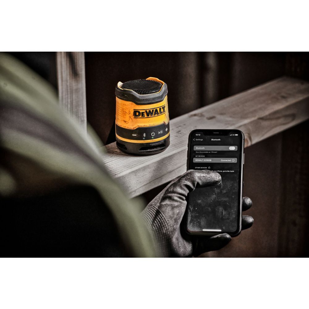 Аккумуляторная портативная аудиосистема DEWALT DCR009, 3.7 В, 5 Вт, со встроенной АКБ (DCR009-XJ)