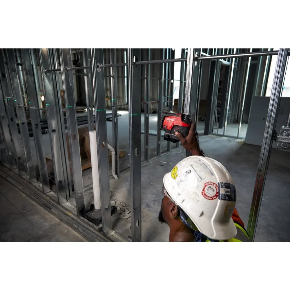 Аккумуляторный линейно-точечный лазерный нивелир Milwaukee M12 CLLP-301C, в кейсе, 4933478100