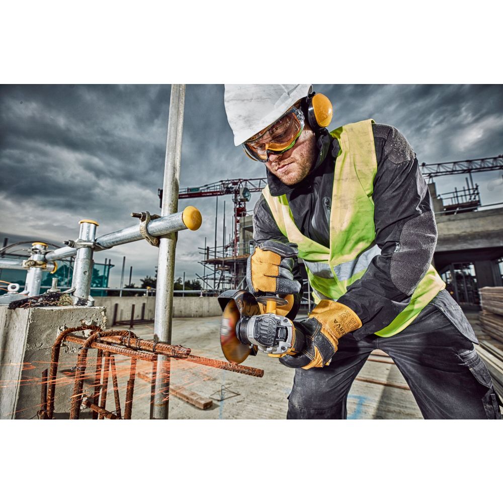 Аккумуляторная угловая шлифмашина DEWALT DCG406P2LRT, 18 В, 125 мм, 9000 об/мин, с 2 АКБ 5 Ач и ЗУ, в кейсе TSTAK (DCG406P2LRT-QW)
