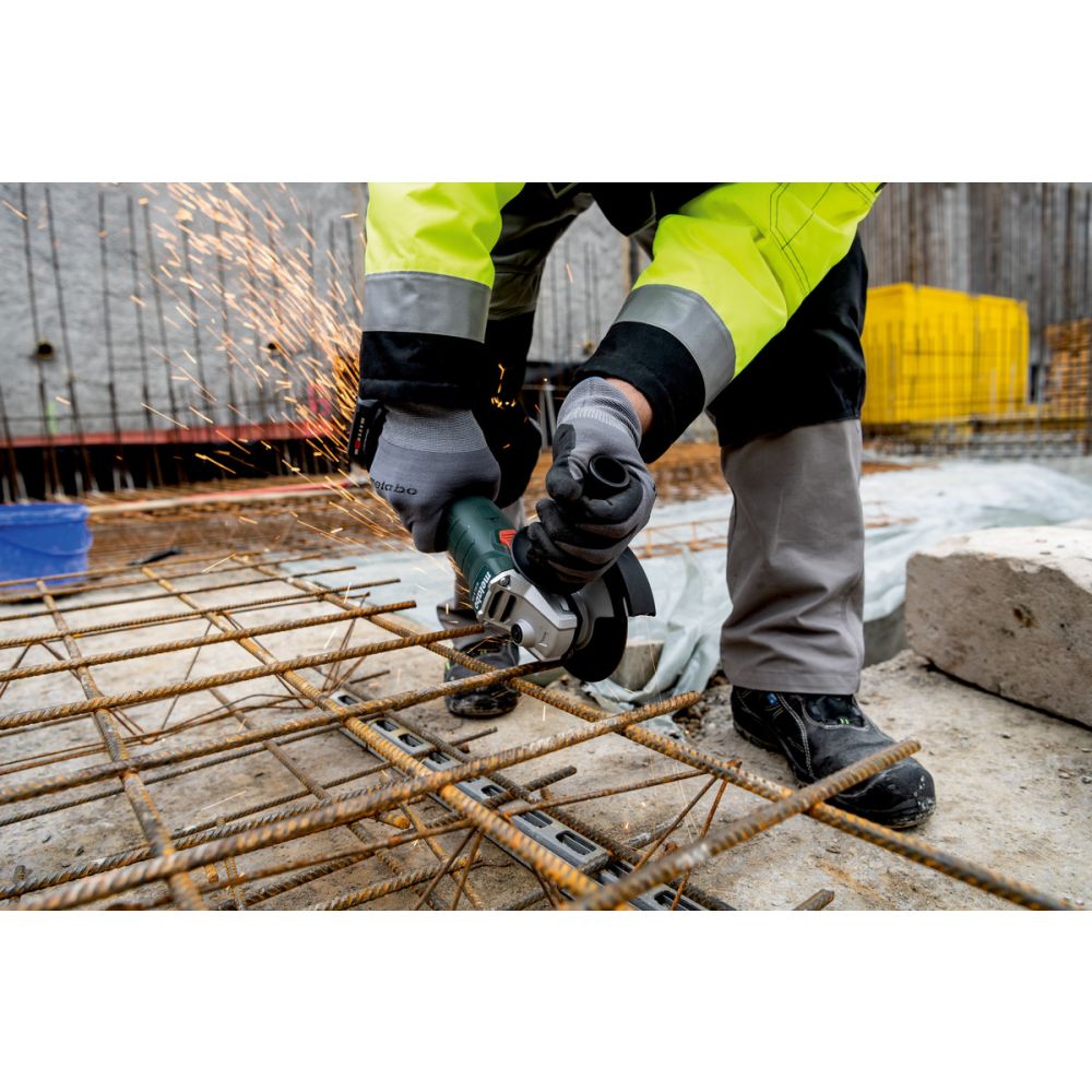 Аккумуляторная угловая шлифмашина Metabo W 18 L 9-125, 18 В, 125 мм, 8500 об/мин, с 2 АКБ 4 Ач и ЗУ, в кейсе metaBOX (602247510)