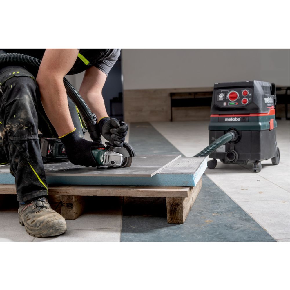 Аккумуляторная угловая шлифмашина Metabo W 18 L 9-125, 18 В, 125 мм, 8500 об/мин, с 2 АКБ 4 Ач и ЗУ, в кейсе metaBOX (602247510)