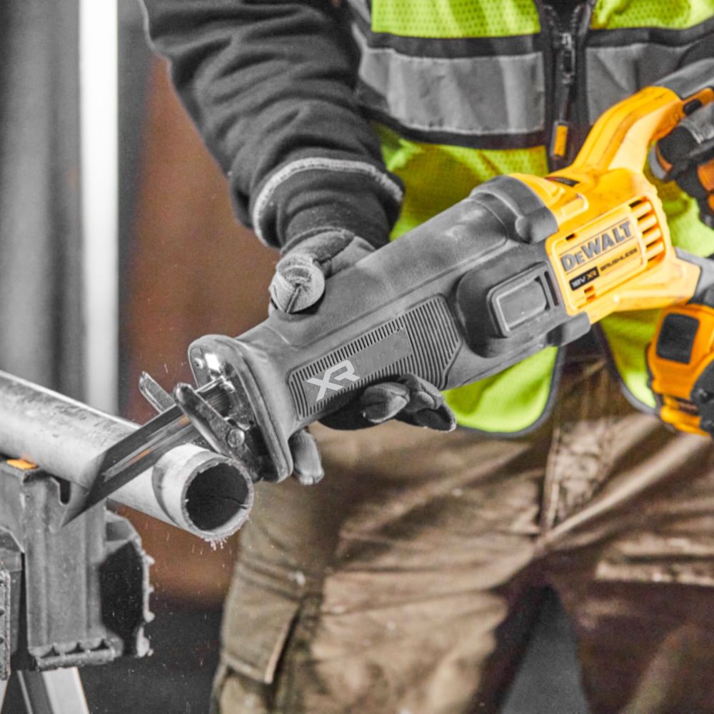 Аккумуляторная сабельная пила DEWALT DCS386H2T, 18/54 В, 3000 ход/мин, 28.6 мм, с 2 АКБ 5 Ач и ЗУ, в кейсе TSTAK (DCS386H2T-QW)