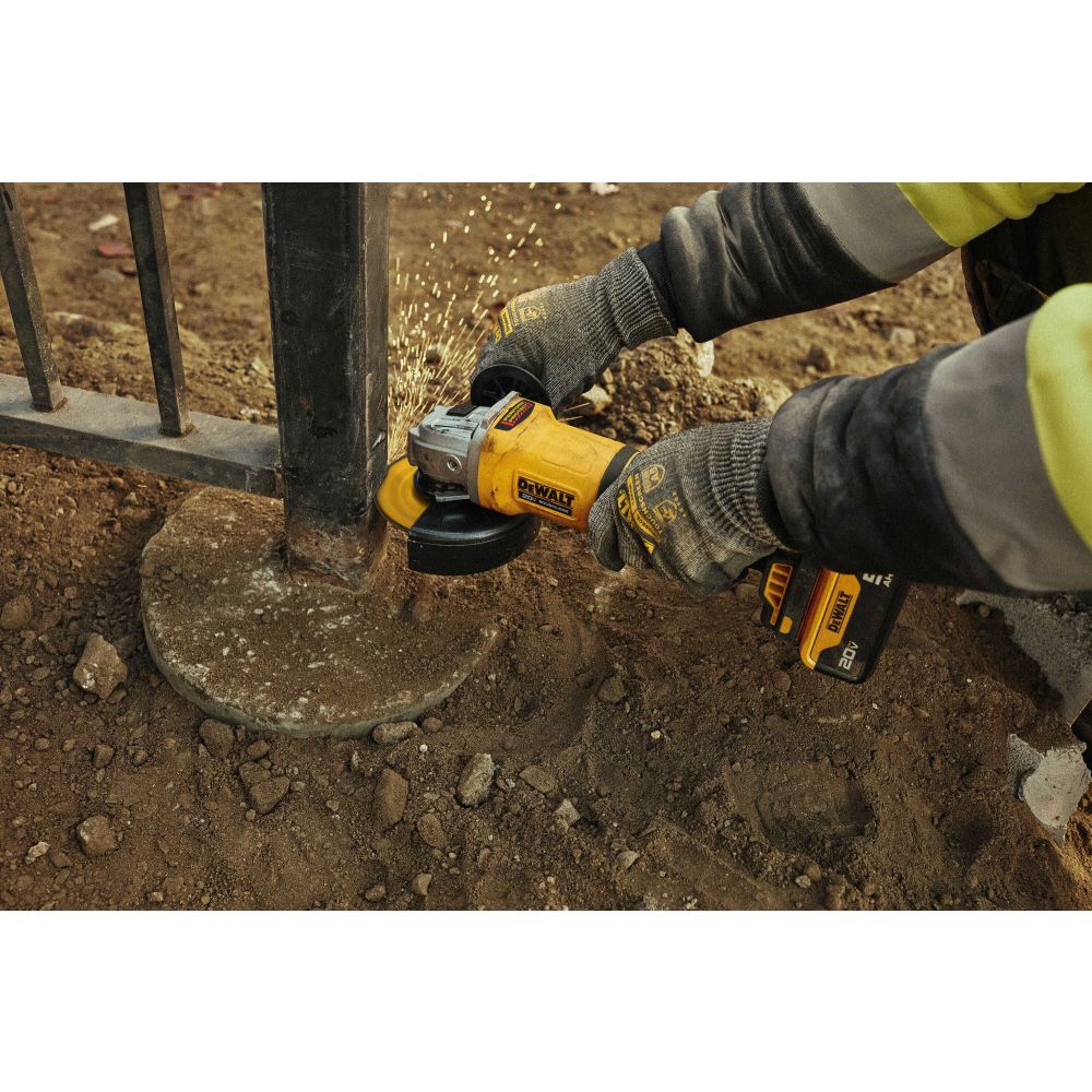 Аккумуляторная угловая шлифмашина DEWALT DCG408P1, 18 В, 125 мм, 9000 об/мин, с АКБ 5 Ач и ЗУ (DCG408P1N-XJ)