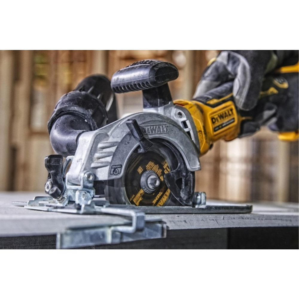 Аккумуляторная дисковая пила DEWALT DCS571P2, 18 В, 115 мм, 4400 об/мин, с 2 АКБ 5 Ач и ЗУ, в кейсе TSTAK (DCS571P2-QW)