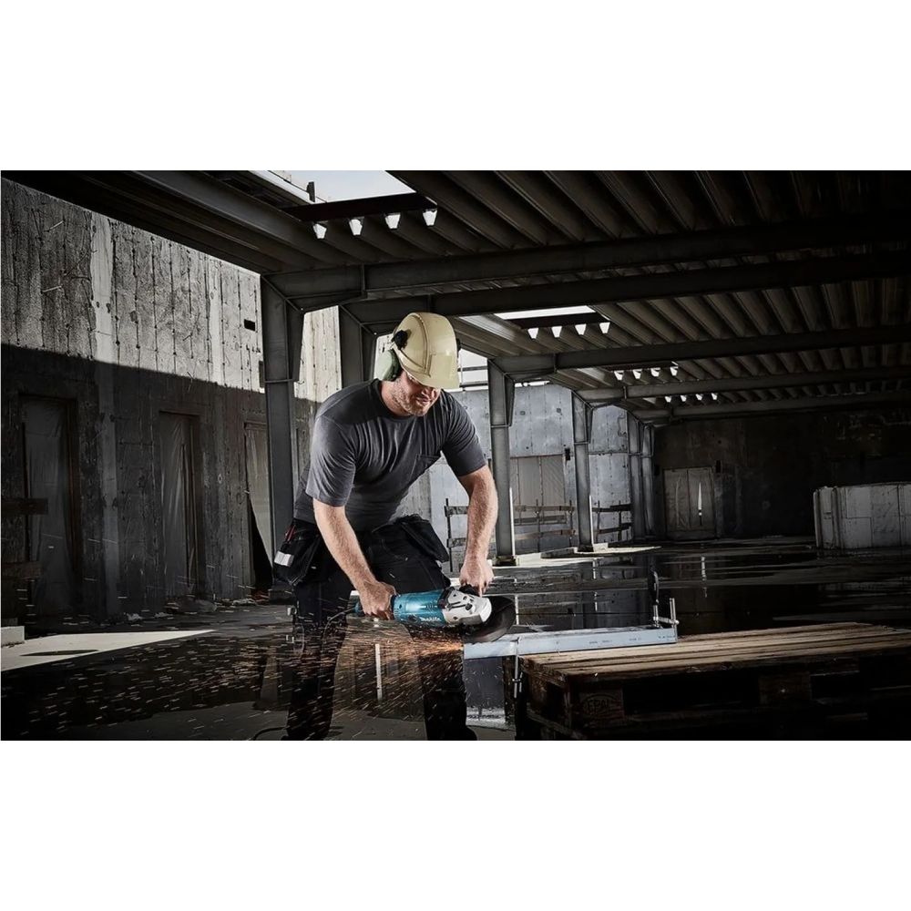 Угловая шлифмашина Makita GA9020SFK, 2200 Вт, 230 мм, 6600 об/мин