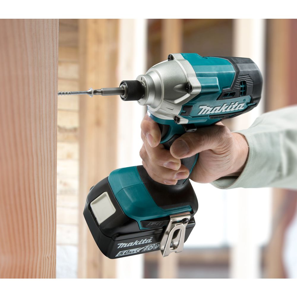 Аккумуляторный ударный шуруповерт Makita DTD156RFE, 18 В, 155 Нм, 3000 уд/мин, с 2 АКБ 3 Ач и ЗУ, в кейсе