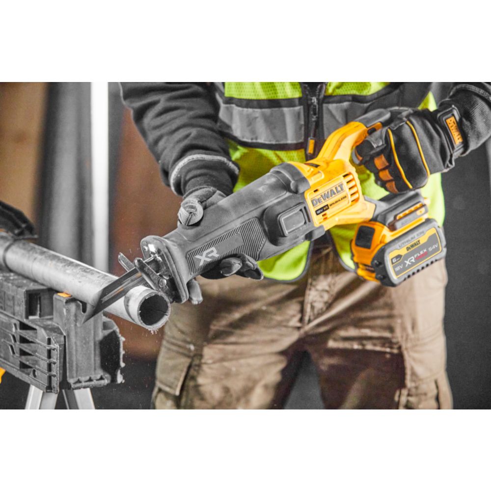 Аккумуляторная сабельная пила DEWALT DCS386P1T, 18/54 В, 3000 ход/мин, 28.6 мм, с АКБ 5 Ач и ЗУ, в кейсе TSTAK (DCS386P1NT-XJ)