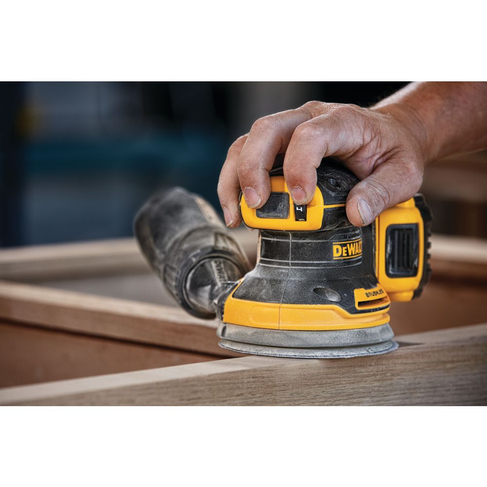 Аккумуляторная эксцентриковая шлифмашина DEWALT DCW210NT, 18 В, 125 мм, 12000 кол/мин, без АКБ и ЗУ, в кейсе TSTAK