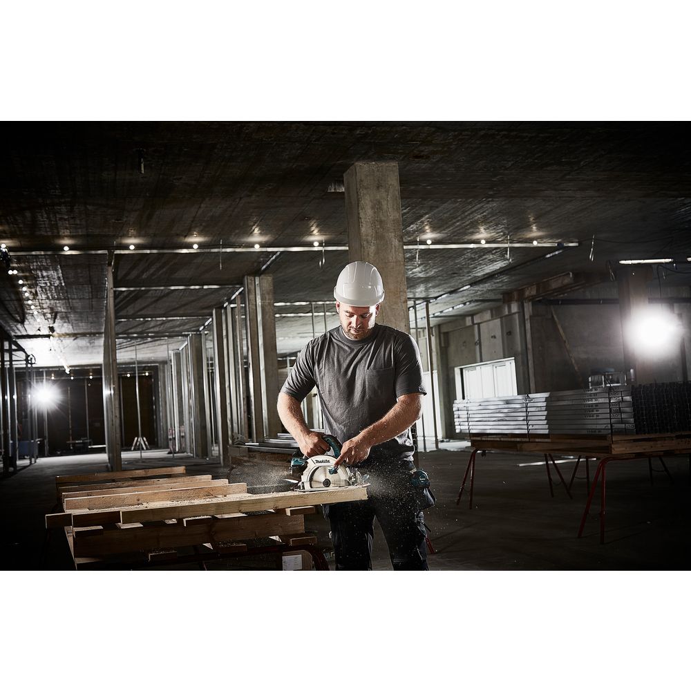 Аккумуляторная дисковая пила Makita LXT, DHS710Z