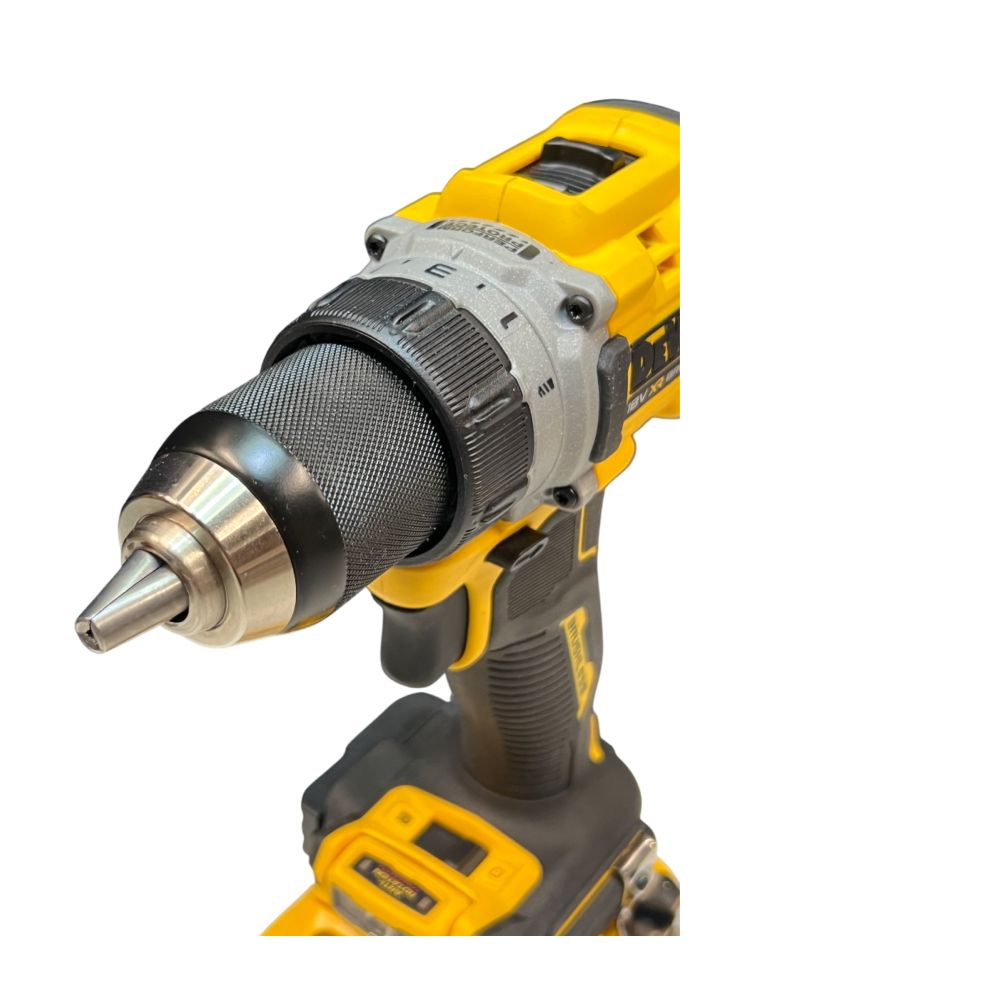 Дрель-шуруповерт DEWALT DCD800P2T, 18 В, 2000 об/мин, с 2 АКБ 5 Ач и ЗУ, в кейсе(УЦЕНЕННЫЙ ТОВАР) (DCD800P2T-QW/U1)