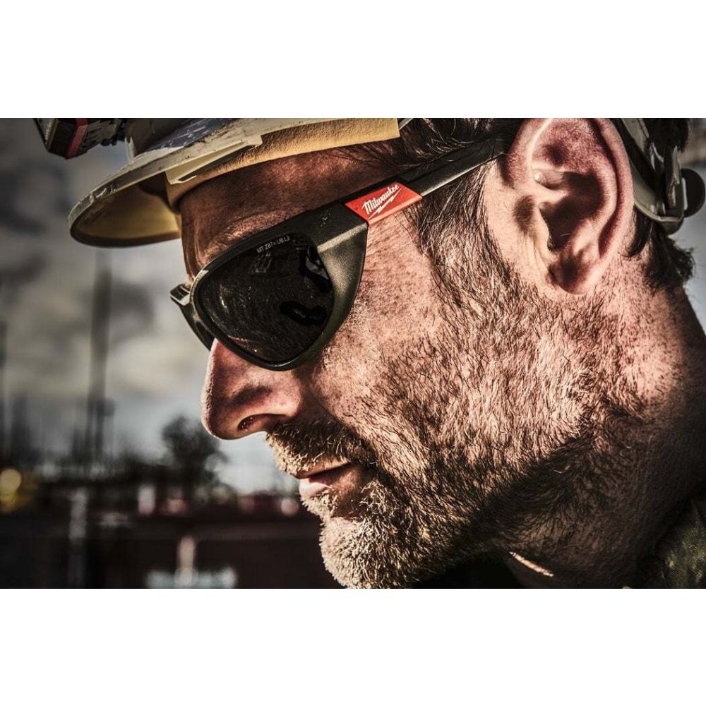 Очки Milwaukee Premium с покрытием AS/AF, затемненные, поляризованные, 4932471886