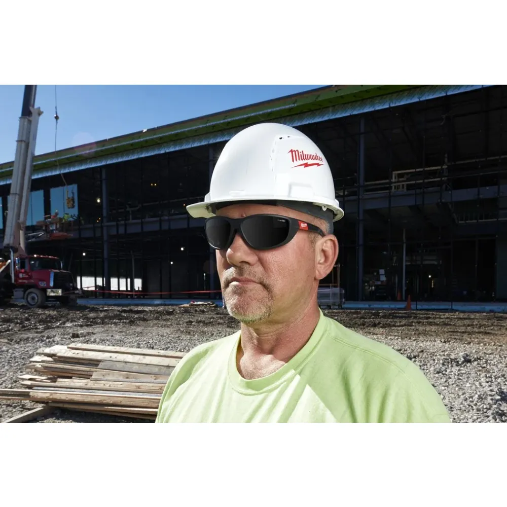 Очки Milwaukee Premium с покрытием AS/AF, затемненные, поляризованные, 4932471886