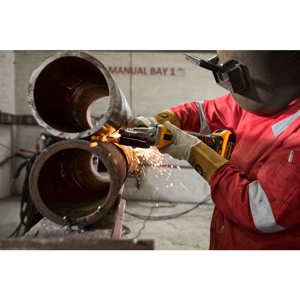 Аккумуляторная угловая шлифмашина DEWALT DCG405FP1, 18 В, 125 мм, 9000 об/мин, с АКБ 5 Ач и ЗУ (DCG405FP1N-XJ)