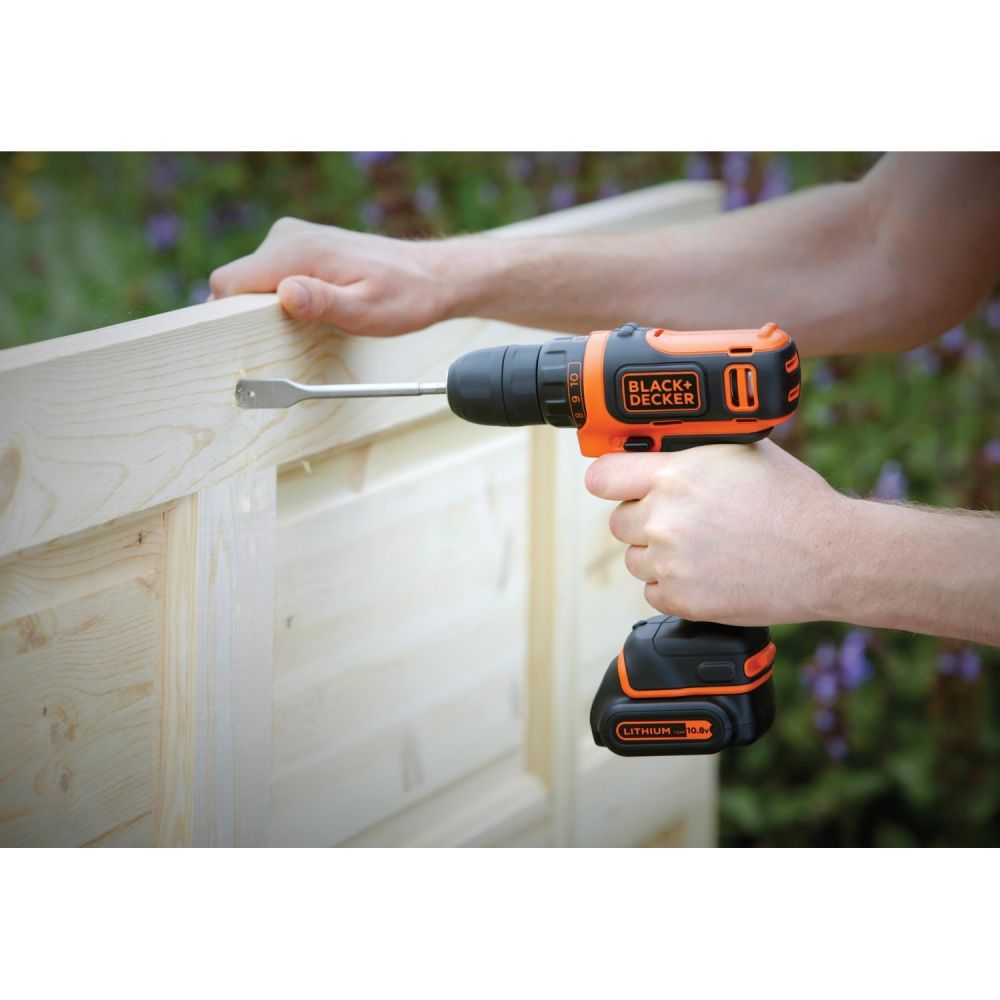 Аккумуляторная дрель-шуруповерт BLACK+DECKER BDCDD12, 10.8 В, Li-Ion аккумулятор 1.5 Ач