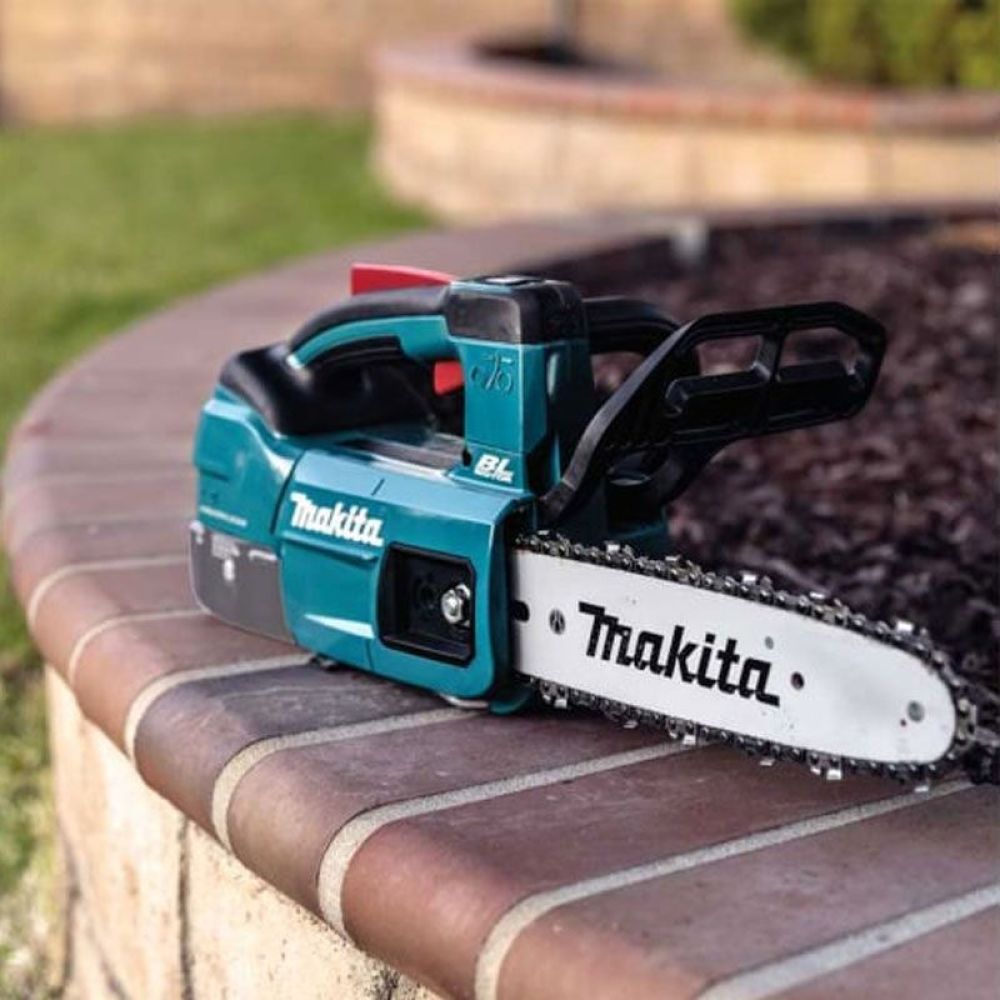 Аккумуляторная цепная пила Makita DUC204RF, 18 В, 20 см, 24 м/с, с АКБ 3 Ач и ЗУ
