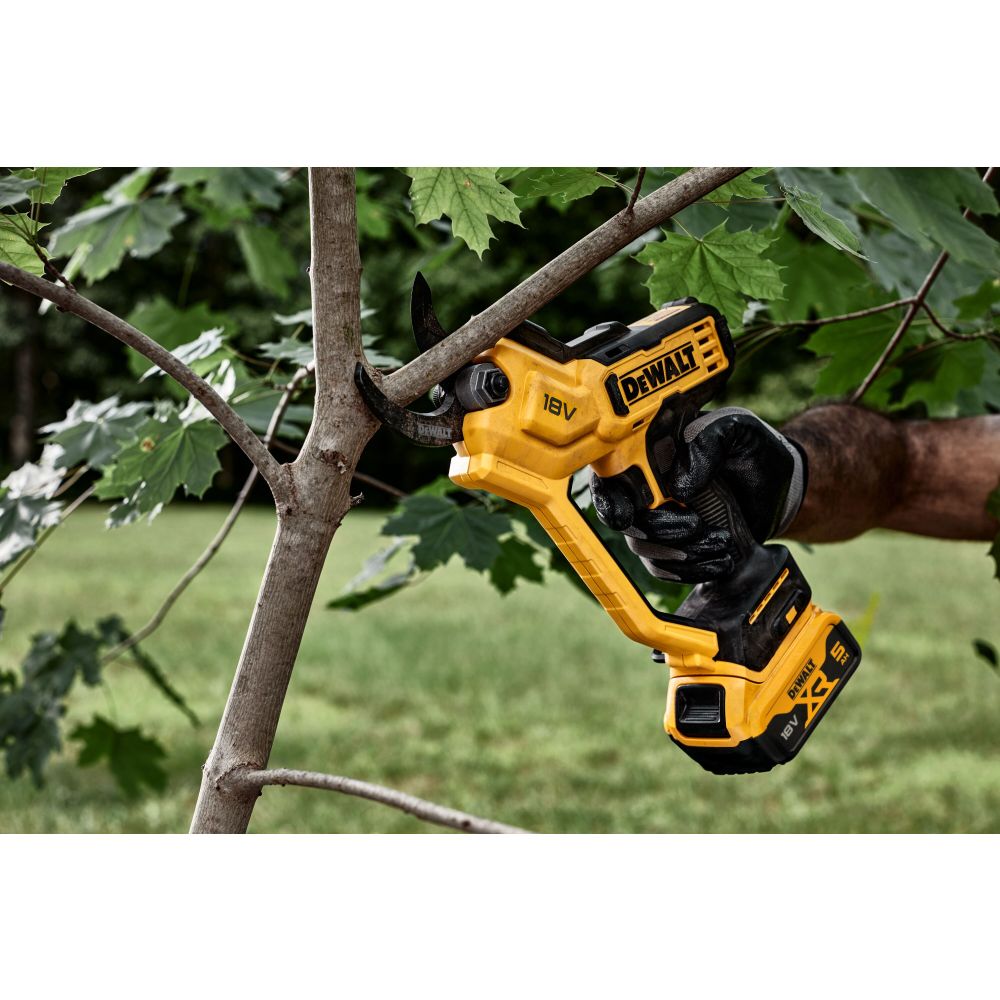 Аккумуляторный секатор DEWALT DCMPP568N, 18 В, рез до 38 мм, без АКБ и ЗУ (DCMPP568N-XJ)