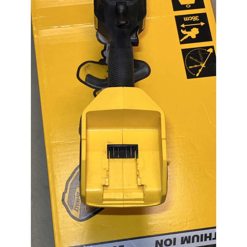 Аккумуляторный триммер DEWALT DCMST561N, 18 В, 6000 об/мин, без АКБ и ЗУ (УЦЕНЕННЫЙ ТОВАР) (DCMST561N-XJ/BU)