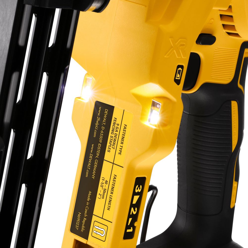 Аккумуляторный скобозабивной пистолет DEWALT DCN681N, 18 В, c 2 АКБ 5 Ач и ЗУ, в сумке (DCFS950P2-QW)