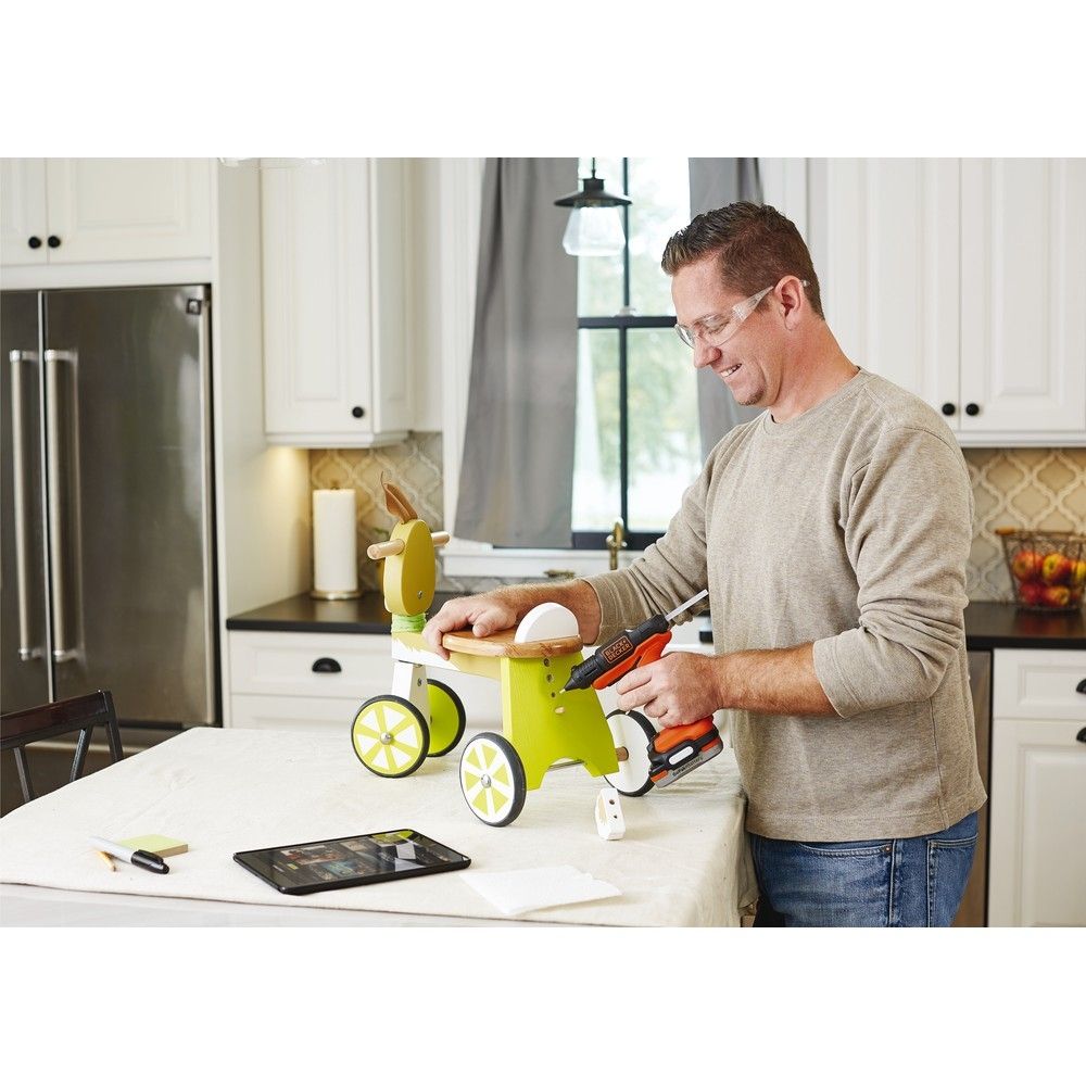 Аккумуляторный клеевой пистолет BLACK+DECKER BDCGG12N-XJ/U, 12 В, 150°С, без АКБ и ЗУ (УЦЕНКА-ПОВРЕЖДЕНА УПАКОВКА)