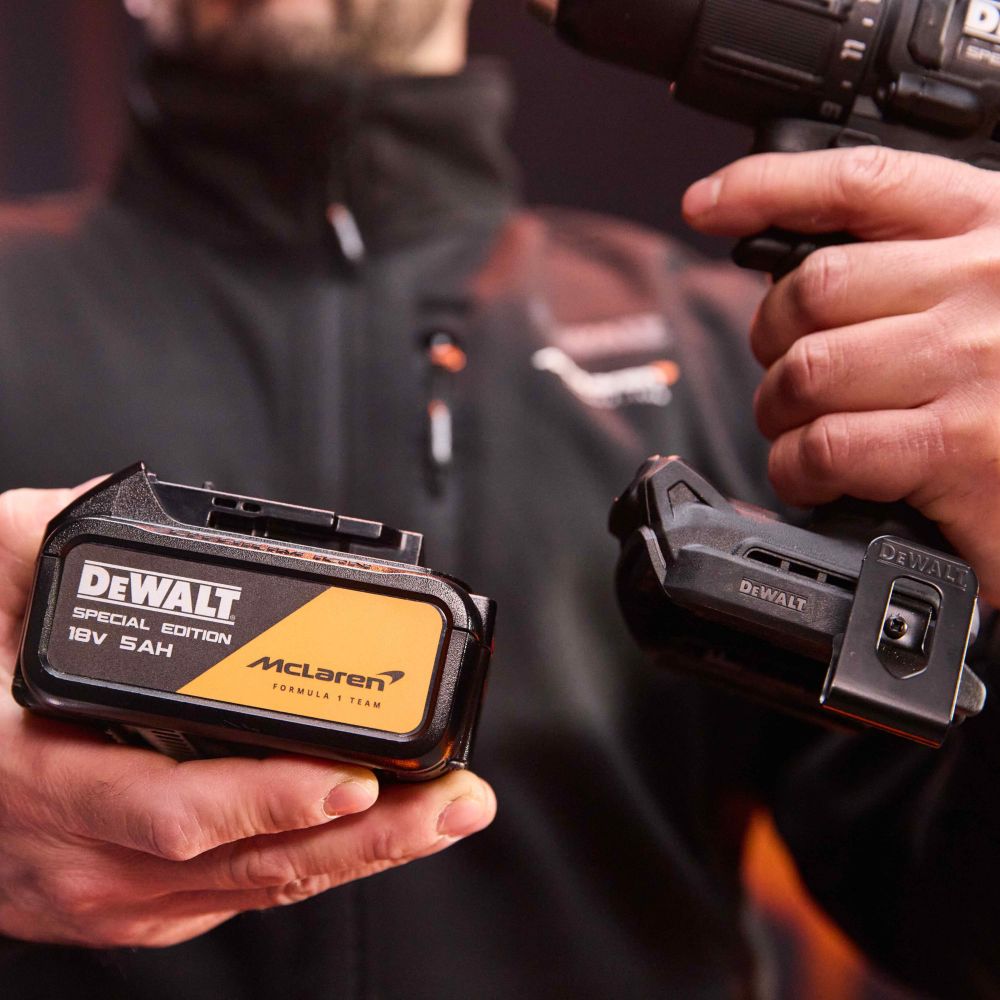 Аккумулятор DEWALT McLaren Limited Edition DCB184M, Li-Ion, 18 В, 5 Ач (DCB184M-XJ)