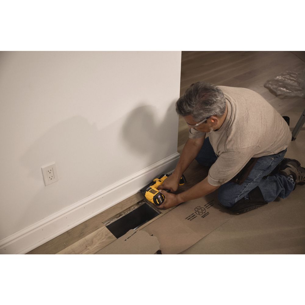 Аккумуляторный шпилькозабивной пистолет DEWALT DCN623B, 20 В, без АКБ и ЗУ (DCN623B-XJ)