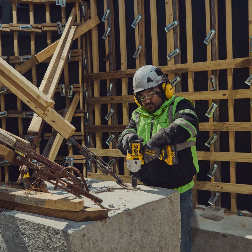 Аккумуляторный гайковерт DEWALT DCF964H2G, 18 В, 2576 Нм, 2015 уд/мин, с 2 АКБ 5 Ач и ЗУ, в чехле (DCF964H2G-QW)