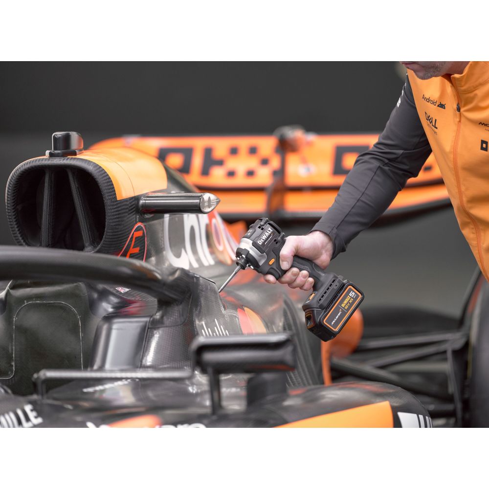Аккумуляторный набор DEWALT McLaren Limited Edition DCK200MM2T: дрель-шуруповерт + шуруповерт, с 2 АКБ 4 Ач и ЗУ, в кейсе TSTAK