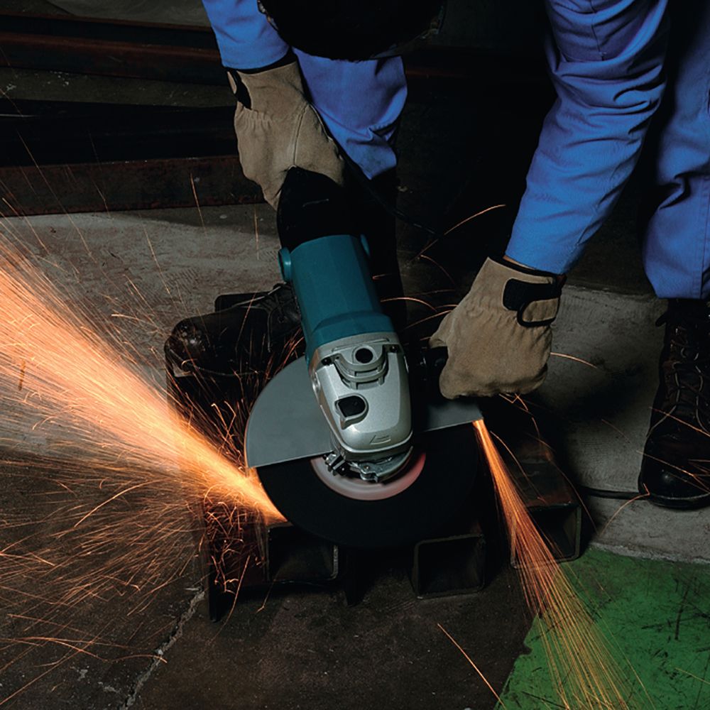 Угловая шлифмашина Makita GA9010C, 2000 Вт, 230 мм, 6000 об/мин