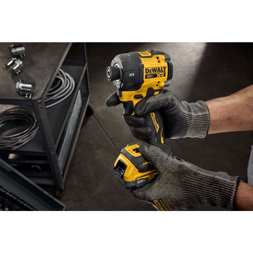 Аккумуляторный масляный шуруповерт DEWALT DCF870B, 20 В, 56 Нм, 4200 уд/мин, без АКБ и ЗУ (DCF870B-XJ)