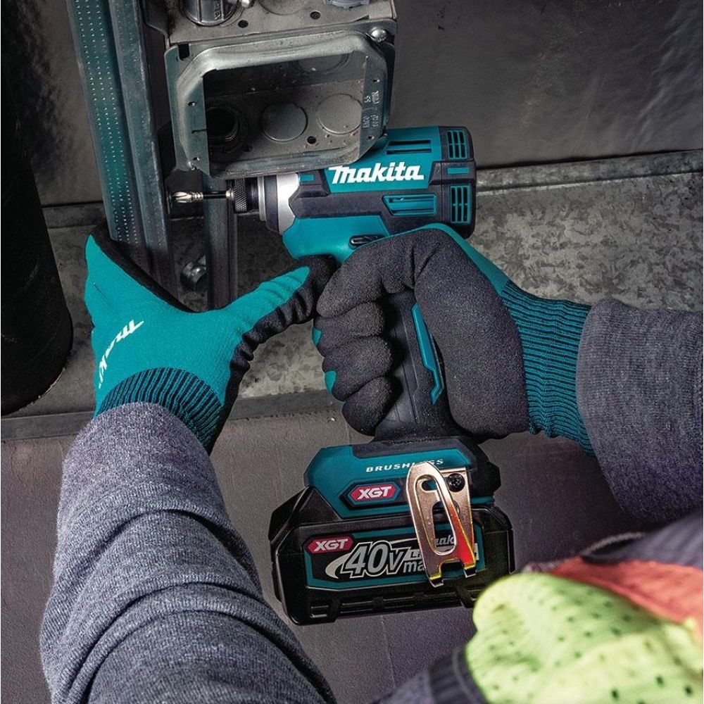 Аккумуляторный ударный шуруповерт Makita, 40 В, 210 Нм, 3700 об/мин, 4100 уд/мин, с 2 АКБ 2 Ач и ЗУ, в кейсе, TD003GA201