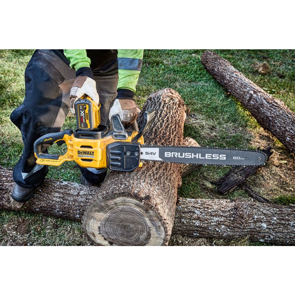 Аккумуляторная цепная пила DEWALT DCMCS575X1, 54 В, 50 см, 15 м/с, с АКБ 3 Ач и ЗУ (DCMCS575X1N-XJ)