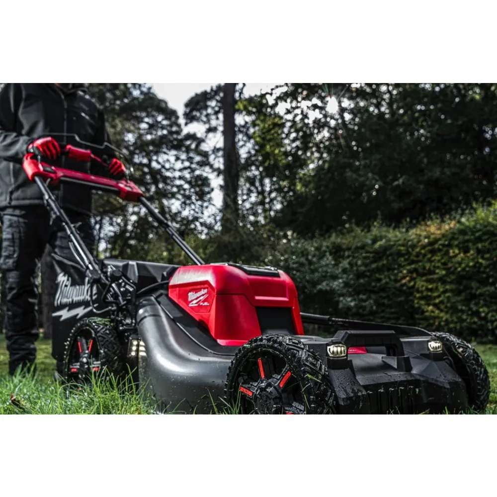 Аккумуляторная газонокосилка Milwaukee M18 F2LM53-122, 2x18 В, 53 см, 70 л, c 2 АКБ 12 Ач и ЗУ, 4933479585
