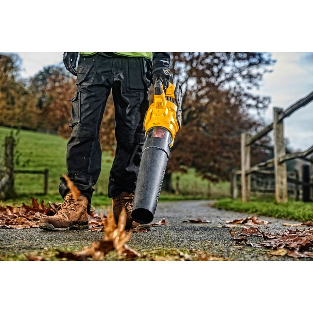 Аккумуляторная воздуходувка DEWALT DCMBA572X1, 54 В, 1019 м³/ч, с АКБ 3 Ач и ЗУ (DCMBA572X1-QW)