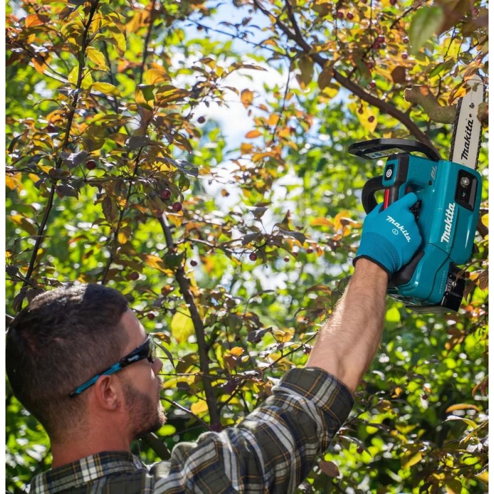 Аккумуляторная цепная пила Makita DUC204RF, 18 В, 20 см, 24 м/с, с АКБ 3 Ач и ЗУ