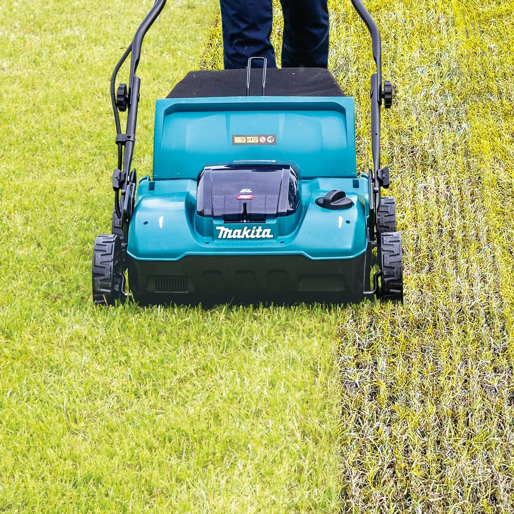 Аккумуляторный скарификатор-аэратор Makita UV001GU201, 40 В, 38 см, 50 л, с 2 АКБ 4 Ач и ЗУ