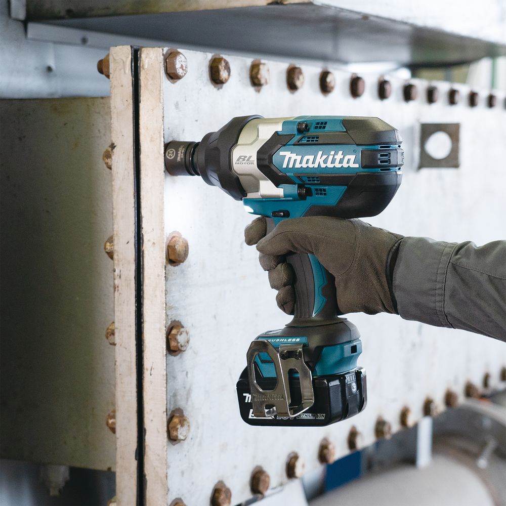 Аккумуляторный гайковерт Makita DTW1004Z, 18 В, 1050 Нм, 2400 уд/мин, без АКБ и ЗУ