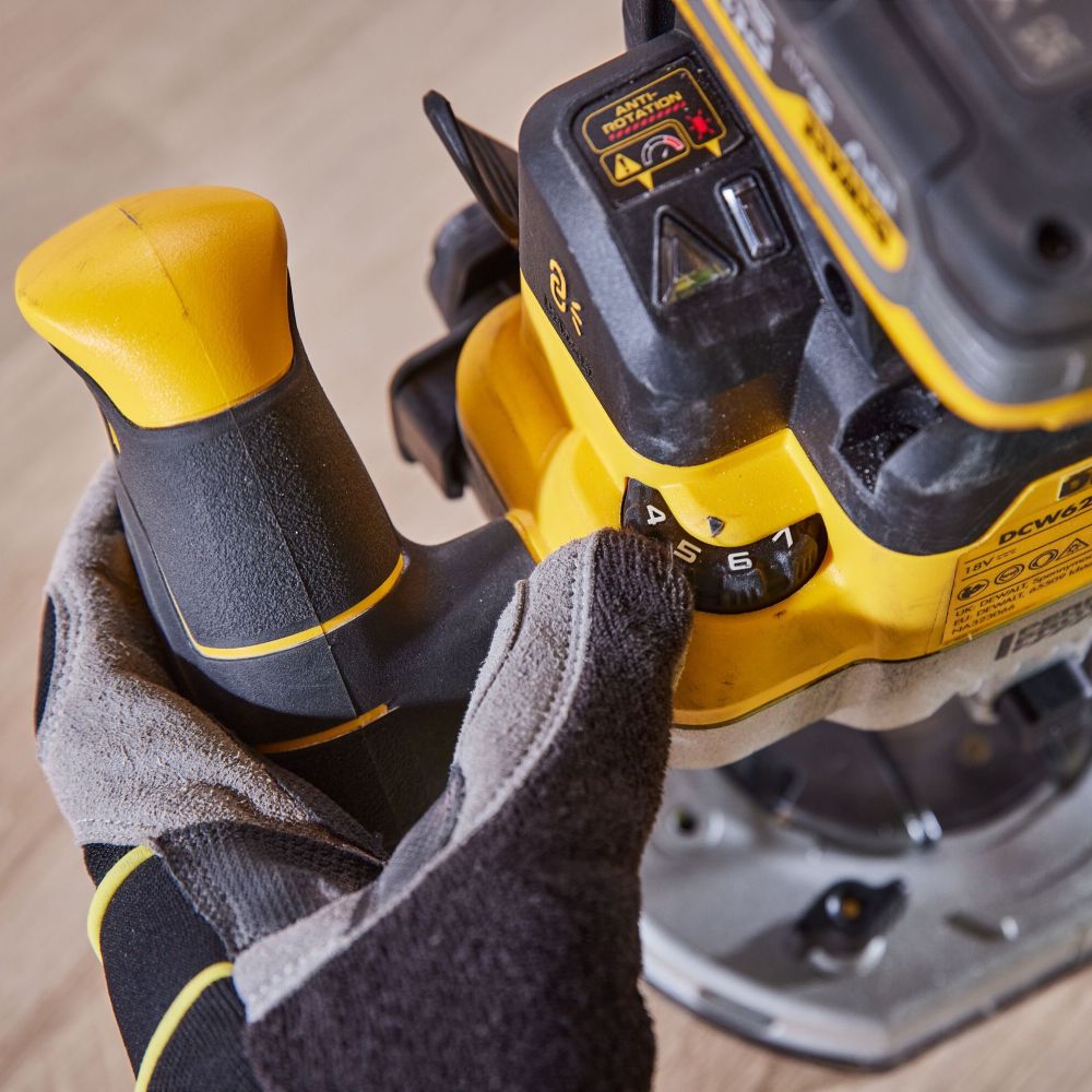 Аккумуляторный фрезер DEWALT DCW620H2, 18 В, 23000 об/мин, 70 мм, с 2 АКБ 5 Ач и ЗУ, в кейсе TSTAK (DCW620H2-QW)