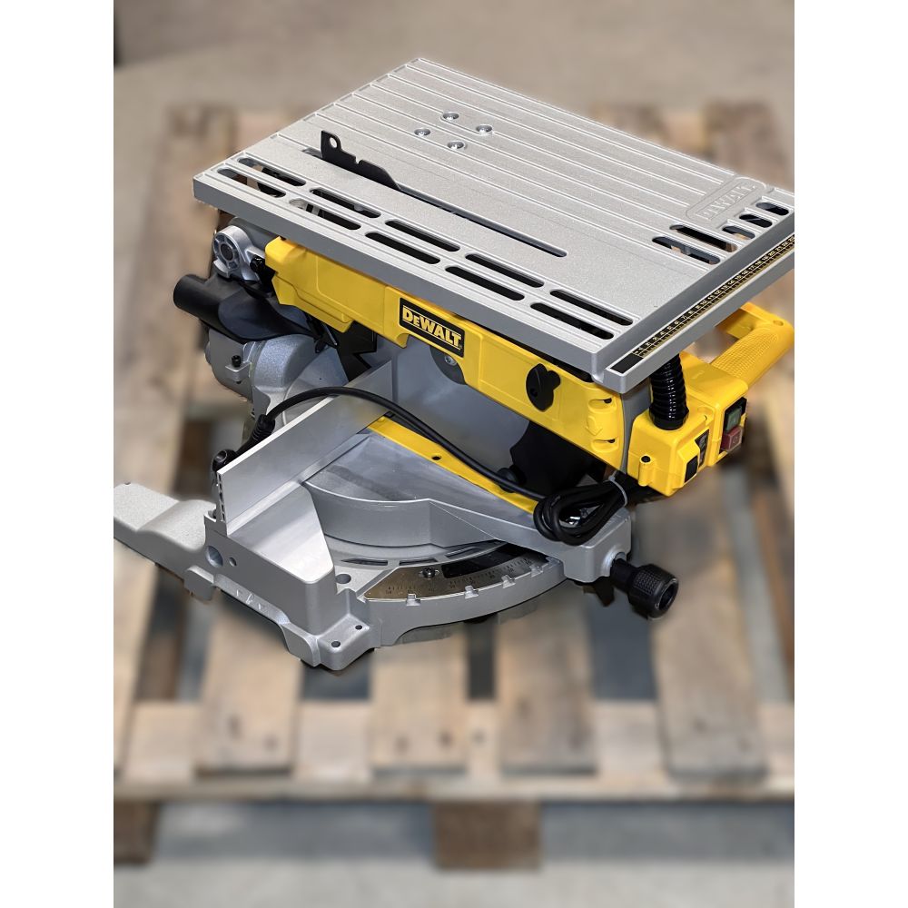 Комбинированная торцовочная пила DEWALT D27113, 1600 Вт, 305 мм, 3300 об/мин, (УЦЕНЕННЫЙ ТОВАР) (D27113-QS/U3)