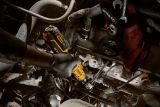 Аккумуляторный угловой гайковерт DEWALT DCF503L1G, 12 В, 81.3 Нм, 250 об/мин, с АКБ 3 Ач и ЗУ, в чехле (DCF503L1G-QW)