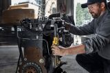 Аккумуляторный угловой гайковерт DEWALT DCF510E2G, с трещоткой, 18 В, 102 Нм, 300 об/мин, с 2 АКБ 1.7 Ач и ЗУ, в чехле (DCF510E2G-QW)
