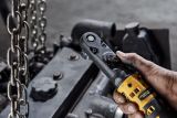 Аккумуляторный угловой гайковерт DEWALT DCF510E2G, с трещоткой, 18 В, 102 Нм, 300 об/мин, с 2 АКБ 1.7 Ач и ЗУ, в чехле (DCF510E2G-QW)