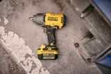 Аккумуляторный гайковерт STANLEY SFMCF940M1, 950 Нм, 2600 уд/мин, с АКБ 4 Ач и ЗУ, в сумке (SFMCF940M1-QW)