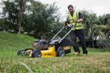Аккумуляторный набор садовой техники DEWALT, 18 В: газонокосилка DCMW564 + кусторез DCMHT564, с 2 АКБ 5 Ач без ЗУ