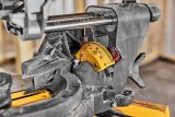Аккумуляторная торцовочная пила DEWALT DCS781X2, 54 В, 305 мм, 3800 об/мин, с 2 АКБ 3 Ач и ЗУ (DCS781X2-QW)