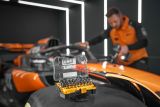 Набор бит DEWALT McLaren Limited Edition DT70901T, PH/PZ/Torx, 25 мм, 32 шт., в кейсе (DT70901T-QZ)