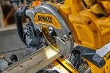 Аккумуляторная торцовочная пила DEWALT DCS777X1, 54 В, 216 мм, 6300 об/мин, с АКБ 3 Ач и ЗУ (DCS777X1N-XJ)