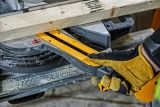 Аккумуляторная торцовочная пила DEWALT DCS777N, 54 В, 216 мм, 6300 об/мин, без АКБ и ЗУ (DCS777N-XJ)
