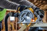 Аккумуляторный набор DEWALT DCK2012P2T, 18 В: дисковая пила DCS570 + лобзик DCS334, с 2 АКБ 5 Ач и ЗУ, в кейсе TSTAK (DCK2012P2T-QW)