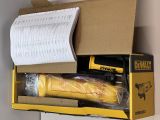 Угловая шлифмашина DEWALT DWE4233, 1400 Вт, 125 мм, 11500 об/мин, (УЦЕНЕННЫЙ ТОВАР) (DWE4233-QS/U)