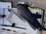 Комбинированная торцовочная пила DEWALT D27111, 1500 Вт, 305 мм, 2950 об/мин, (УЦЕНЕННЫЙ ТОВАР) (D27111-QS/U3)